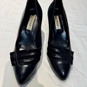 Black Low-Heeled Leather Pumps - kitten heels